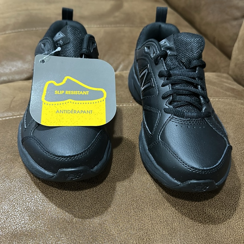 New Balance Women’s Black sneakers size 7. New with tags. - Picture 2 of 5